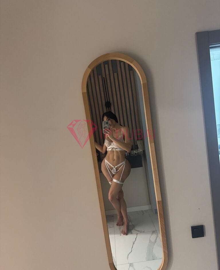 Jimena, 24, Latina, in Al Jurf, Ajman, from AED 10,100 an hour, speaks Spanish and Portuguese — photo 9 of 18
