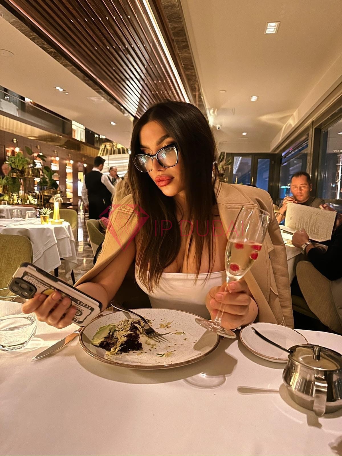 Nilufar, 30, Azerbaijani, in Discovery Gardens, Dubai, from AED 1,600 an hour, speaks Russian and English — photo 4 of 10