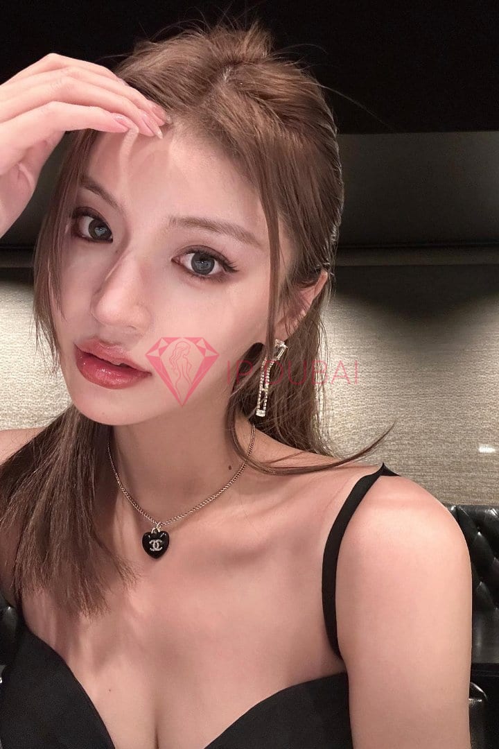 Mei, 27, Asian, in Mirdif, Dubai, from AED 2,900 an hour, speaks English, 167 cm — photo 3 of 4