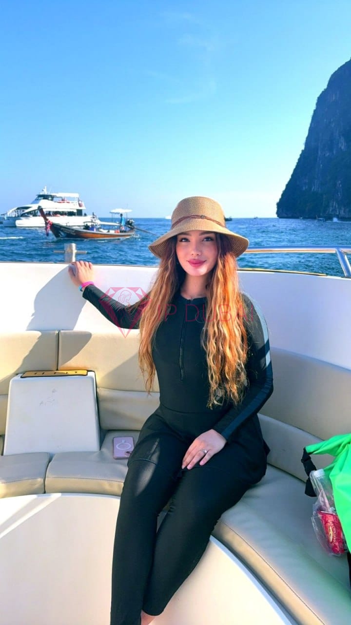 Wafa, 24, Arab, in Palm Jumeirah, Dubai, from AED 900 an hour, speaks Arabic and English — photo 5 of 10