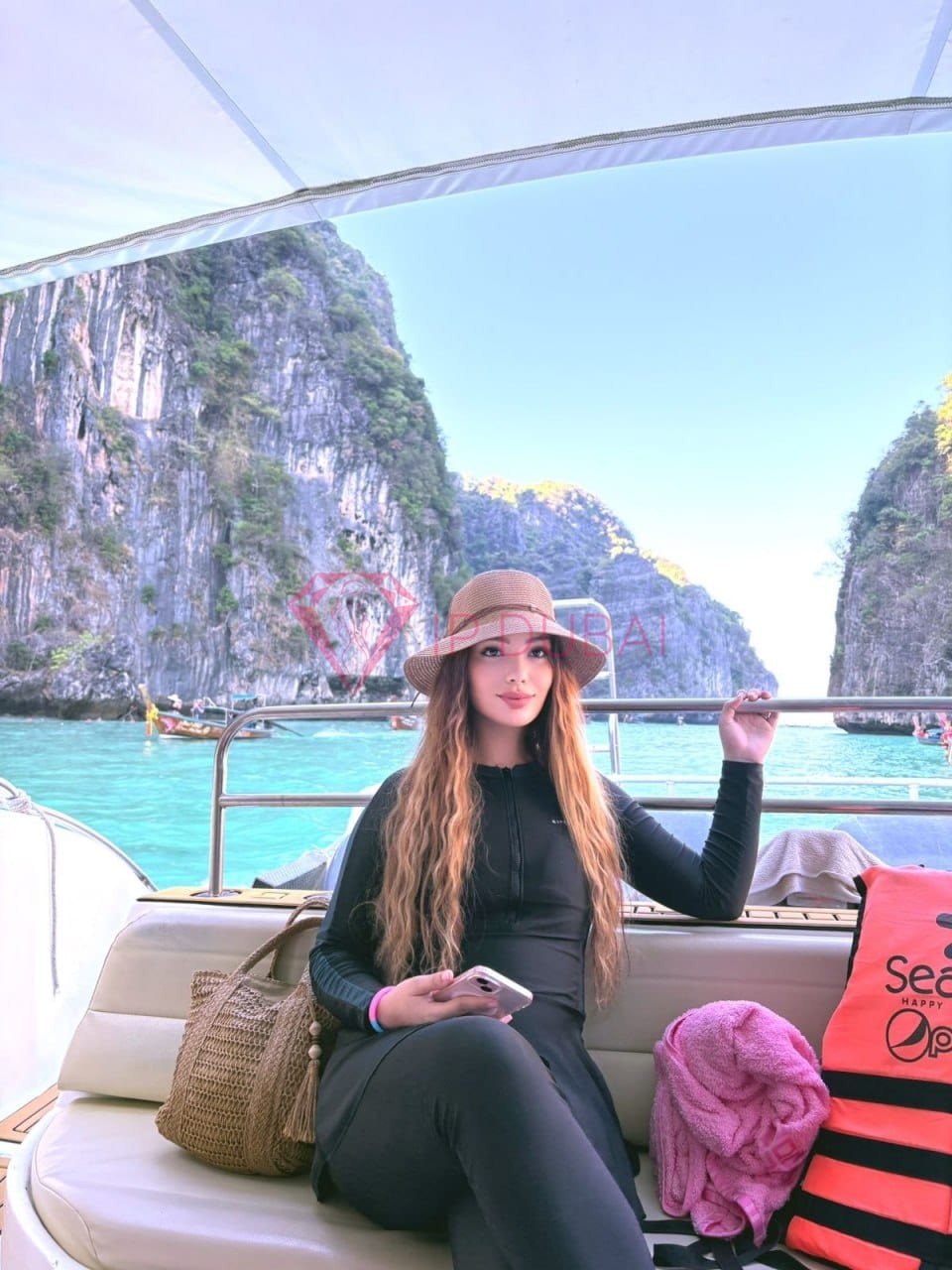 Wafa, 24, Arab, in Palm Jumeirah, Dubai, from AED 900 an hour, speaks Arabic and English — photo 8 of 10