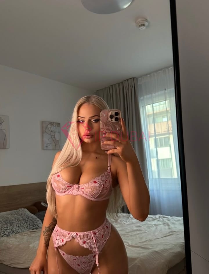 Estelle, 21, in DIFC, Dubai, from AED 1,400 an hour, speaks English, 170 cm — photo 3 of 4