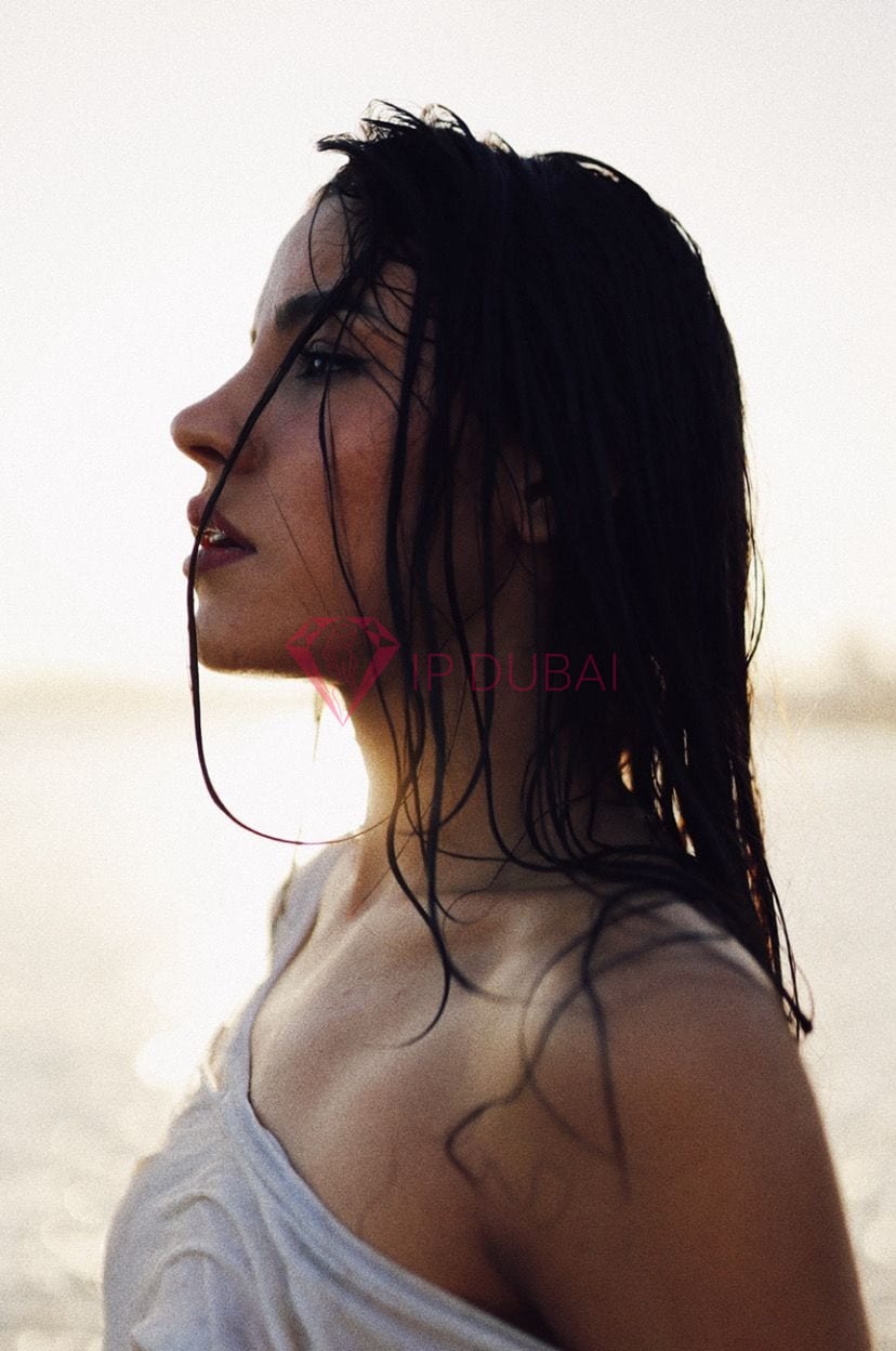 Karolina, 28, European, in Mirdif, Dubai, from AED 1,250 an hour, speaks English and Portuguese — photo 3 of 10