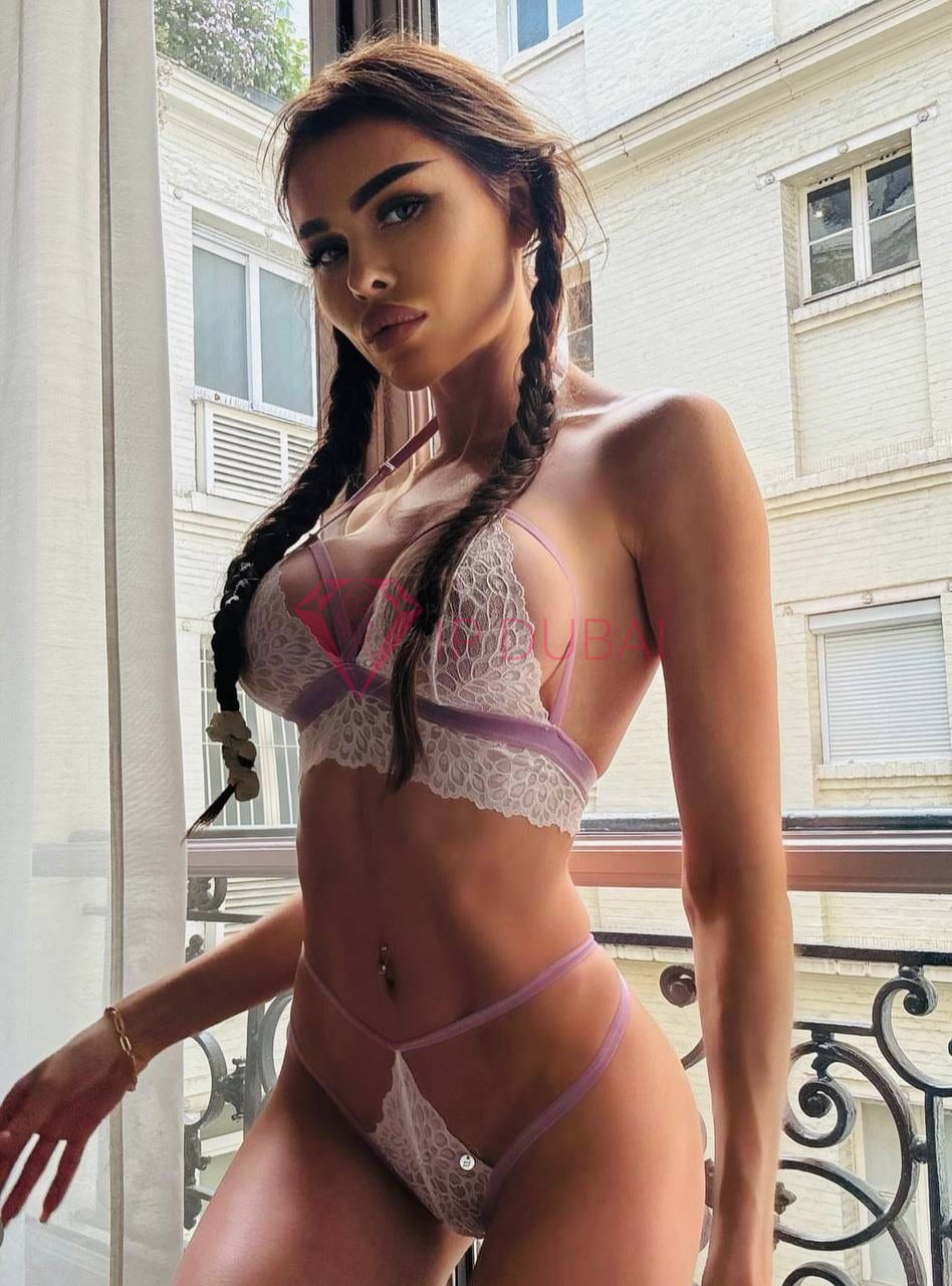 Fleur, 25, European, in JBR, Dubai, from AED 2,250 an hour, speaks English and French — photo 5 of 6