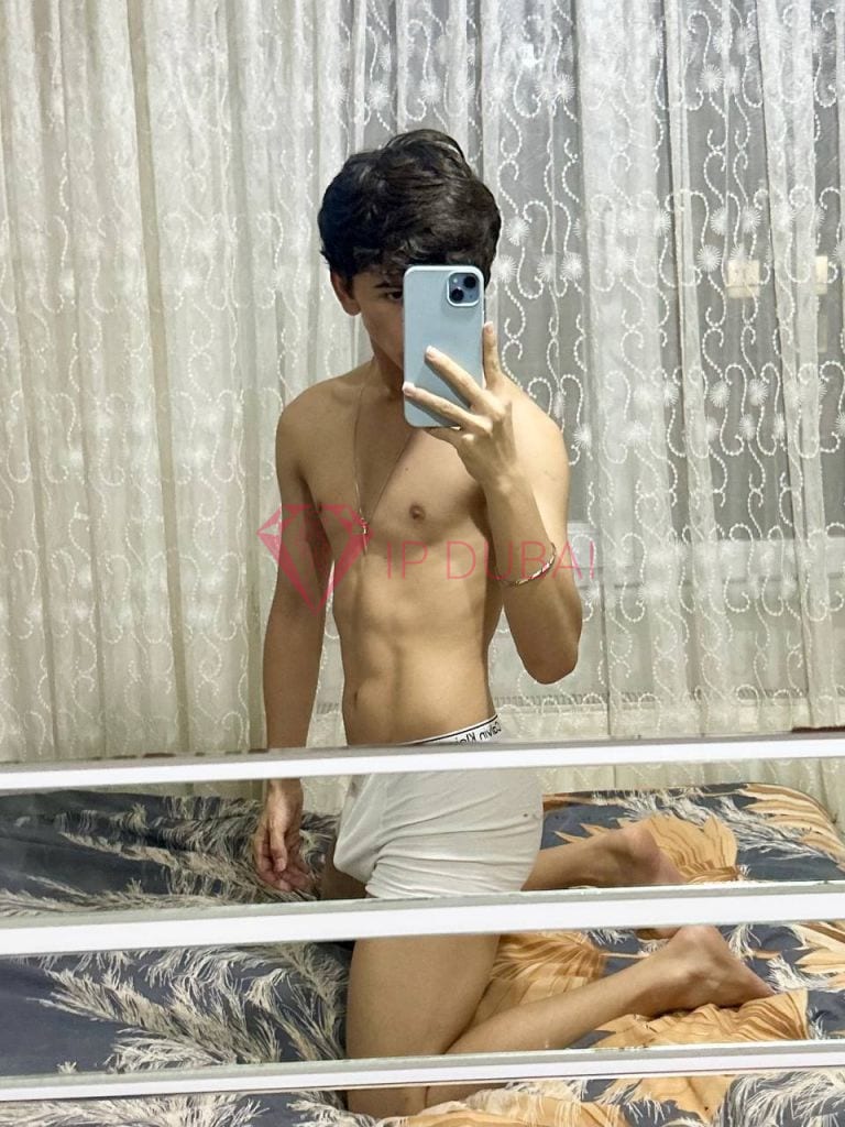 Kenji, 21, Asian, in Al Nuaimiya, Ajman, from AED 2,950 an hour, speaks Chinese and English — photo 14 of 22