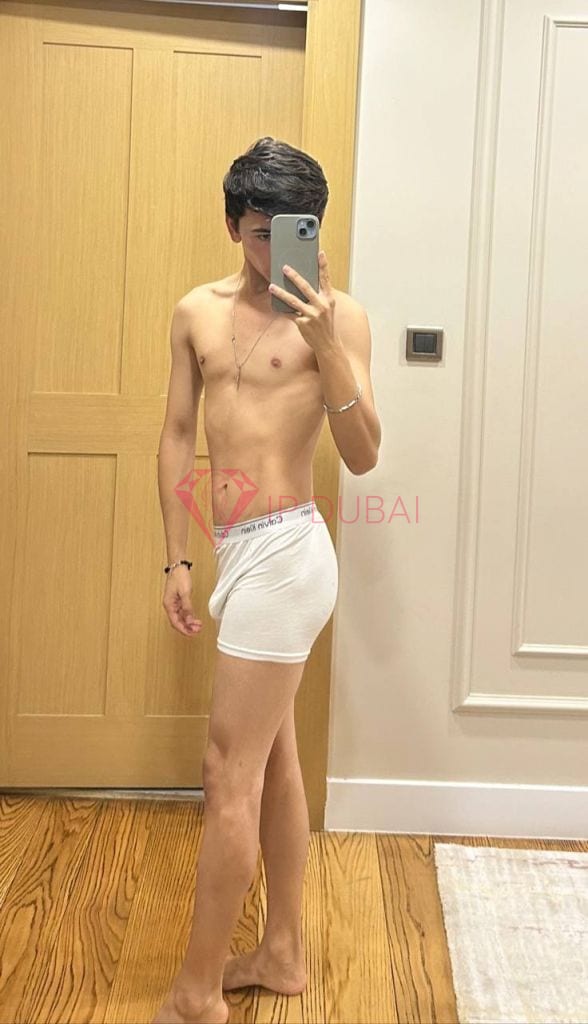 Kenji, 21, Asian, in Al Nuaimiya, Ajman, from AED 2,950 an hour, speaks Chinese and English — photo 16 of 22