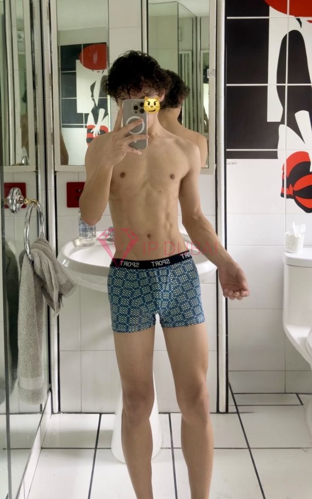 Kenji, 21, Asian, in Al Nuaimiya, Ajman, from AED 2,950 an hour, speaks Chinese and English — photo 4 of 22