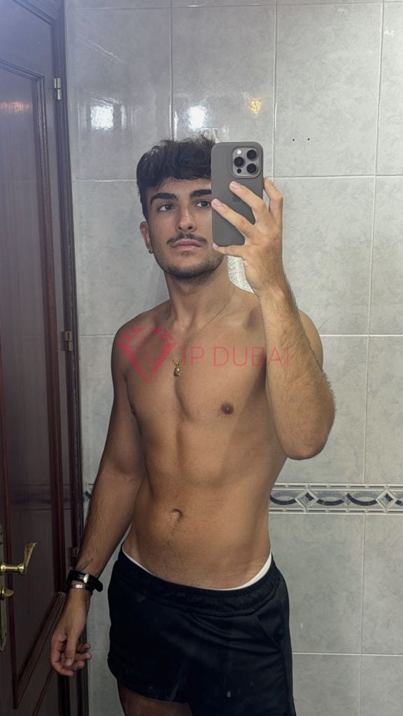Lucas, 23, Latina, in Karama, Dubai, from AED 1,900 an hour, speaks Spanish and Portuguese — photo 3 of 13