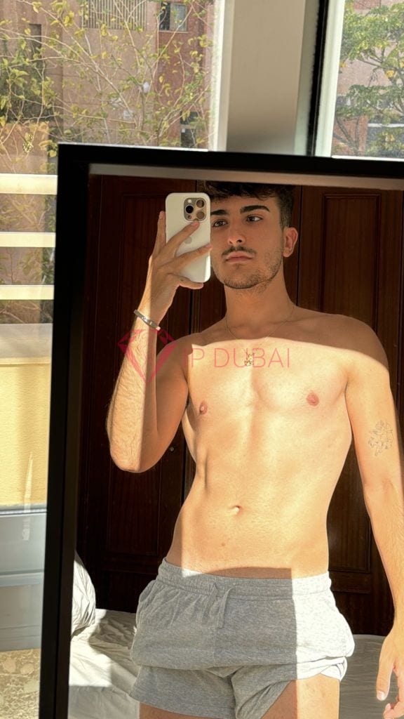 Lucas, 23, Latina, in Karama, Dubai, from AED 1,900 an hour, speaks Spanish and Portuguese — photo 5 of 13