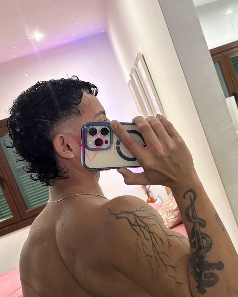 Leandro, 24, Latina, in Bur Dubai, Dubai, from AED 8,100 an hour, speaks Spanish and Portuguese — photo 14 of 15