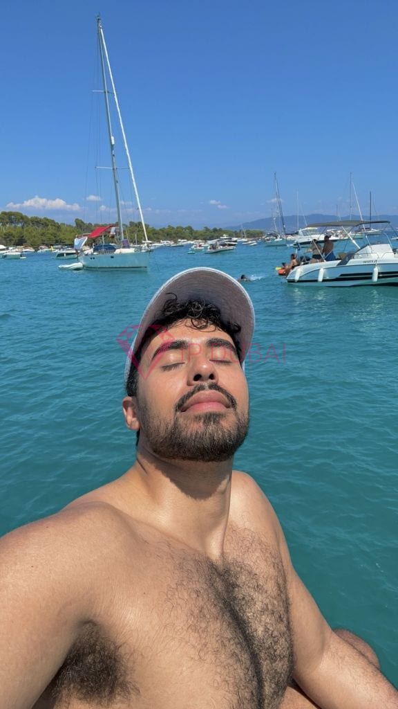 Joaquin, 25, Latina, in Corniche, Abu Dhabi, from AED 2,100 an hour, speaks Spanish and Portuguese — photo 24 of 46