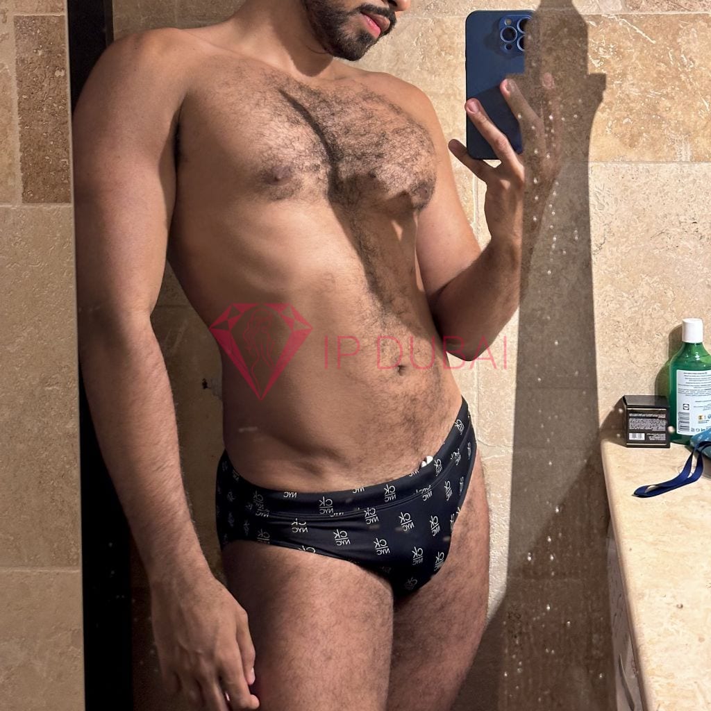 Joaquin, 25, Latina, in Corniche, Abu Dhabi, from AED 2,100 an hour, speaks Spanish and Portuguese — photo 40 of 46
