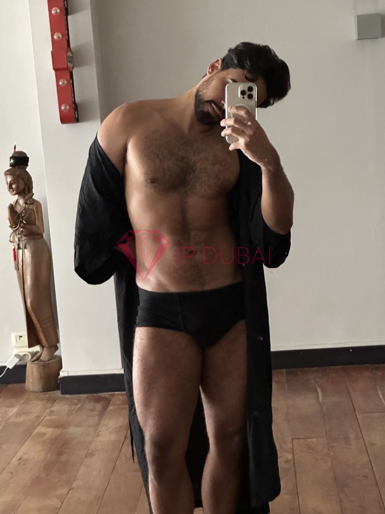 Joaquin, 25, Latina, in Corniche, Abu Dhabi, from AED 2,100 an hour, speaks Spanish and Portuguese — photo 8 of 46