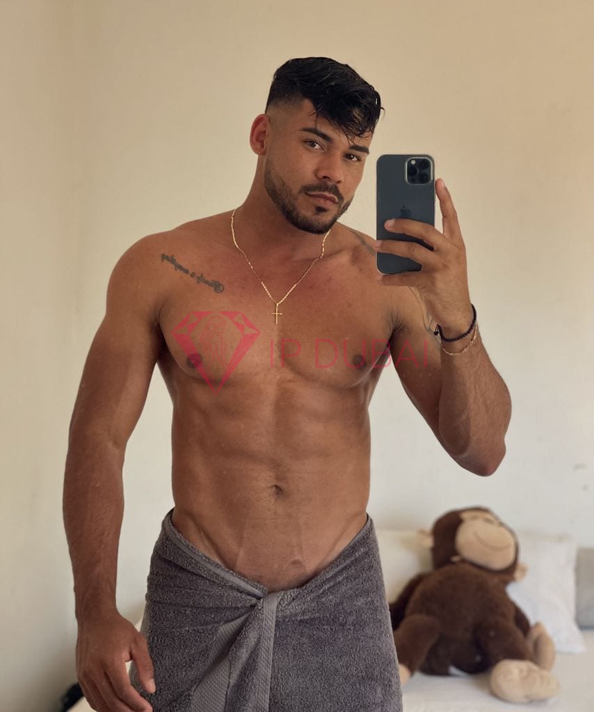 Matheus, 26, Latina, in Muwaileh, Sharjah, from AED 9,700 an hour, speaks Spanish and Portuguese — photo 3 of 23