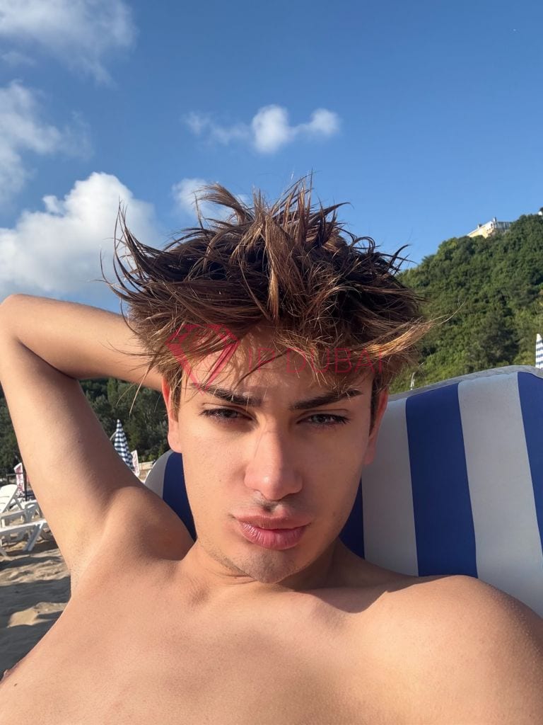Matheus, 19, Latina, in Sports City, Dubai, from AED 2,750 an hour, speaks Spanish and Portuguese — photo 4 of 8