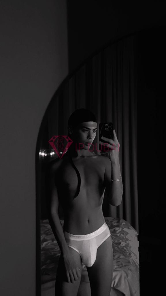 Mathis, 20, European, in Al Rashidiya, Ajman, from AED 8,100 an hour, speaks English and French — photo 19 of 20