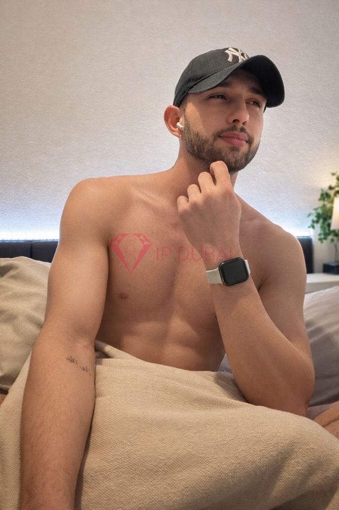 Diego, 26, Latina, in Satwa, Dubai, from AED 13,000 an hour, speaks Spanish and Portuguese — photo 3 of 6