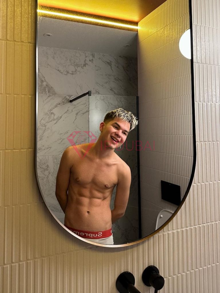 Roman, 19, Russian, in Satwa, Dubai, from AED 2,800 an hour, speaks Russian and English — photo 10 of 14