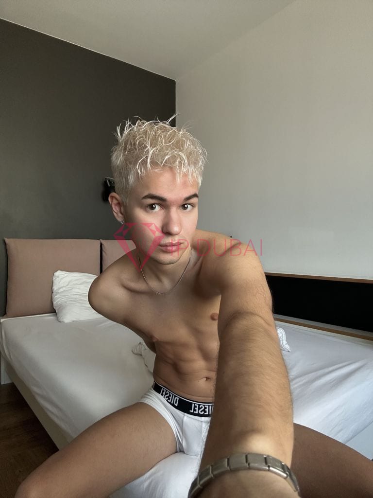 Roman, 19, Russian, in Satwa, Dubai, from AED 2,800 an hour, speaks Russian and English — photo 3 of 14