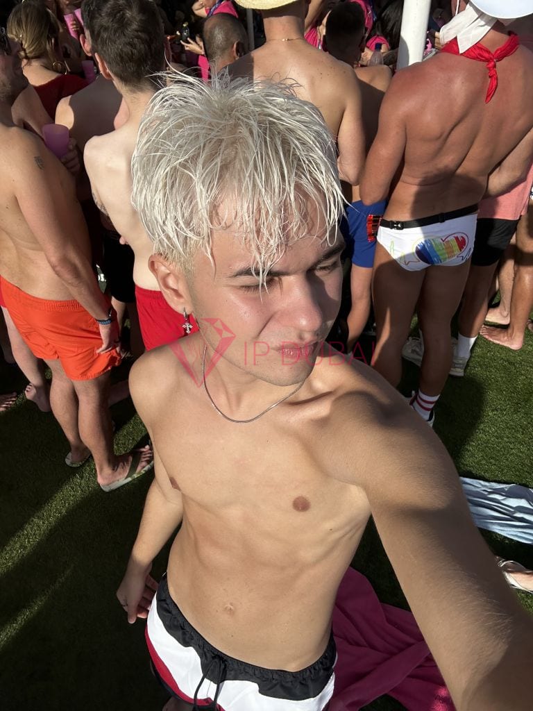Roman, 19, Russian, in Satwa, Dubai, from AED 2,800 an hour, speaks Russian and English — photo 5 of 14