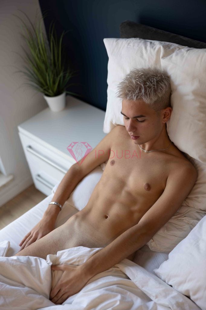 Roman, 19, Russian, in Satwa, Dubai, from AED 2,800 an hour, speaks Russian and English — photo 7 of 14