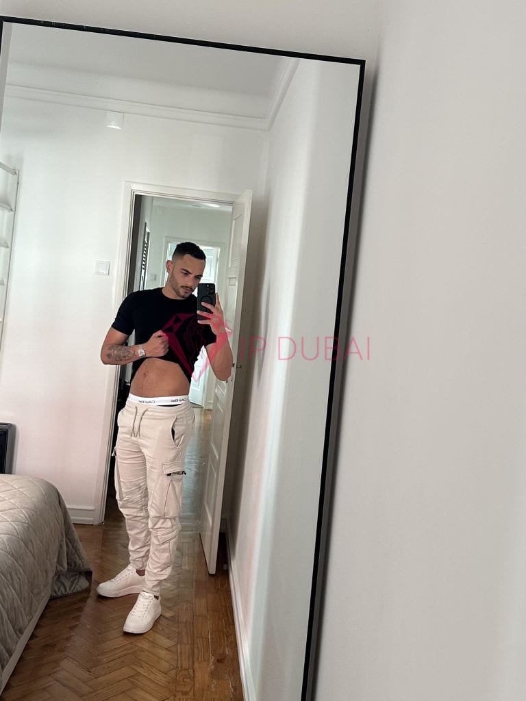 Lars, 22, European, in Marina, Dubai, from AED 11,200 an hour, speaks English and French — photo 13 of 19