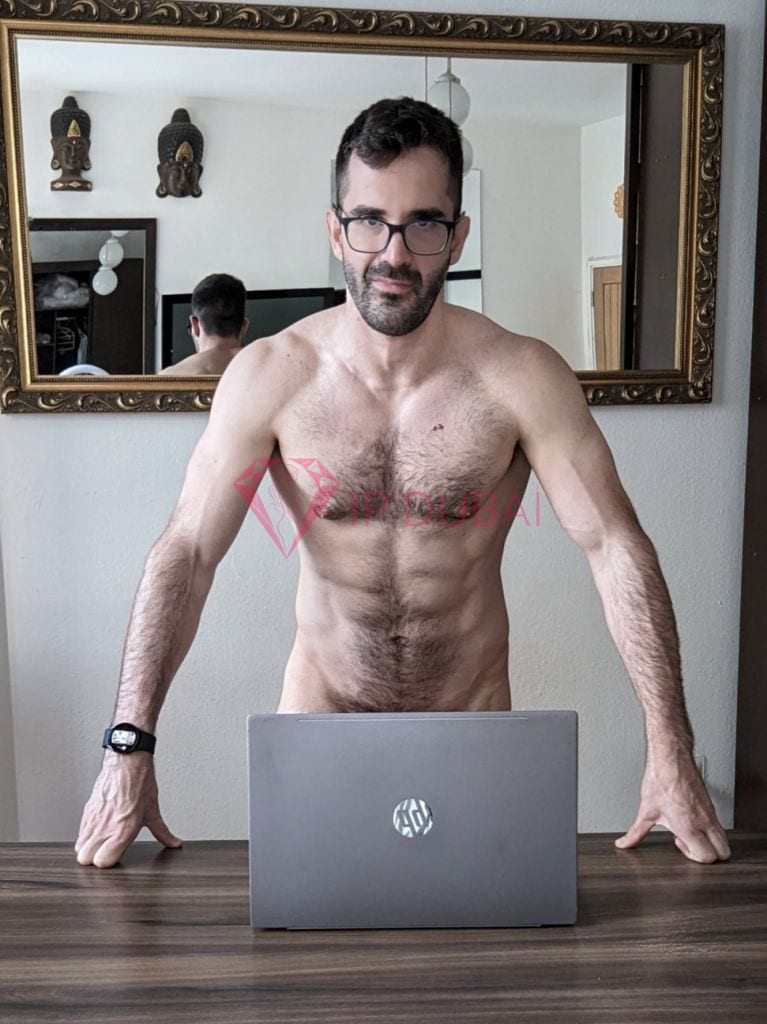 Simon, 30, European, in International City, Dubai, from AED 3,000 an hour, speaks English and French — photo 5 of 8