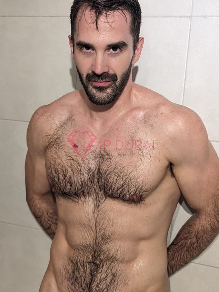 Simon, 30, European, in International City, Dubai, from AED 3,000 an hour, speaks English and French — photo 6 of 8