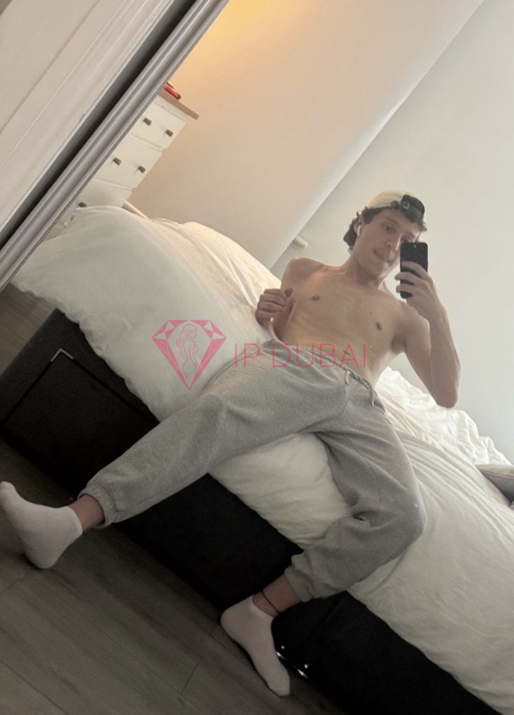 Felipe, 22, Latina, in Discovery Gardens, Dubai, from AED 2,050 an hour, speaks Spanish and Portuguese — photo 8 of 8