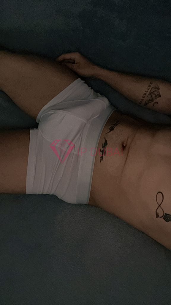 Gabriel, 21, Latina, in Satwa, Dubai, from AED 2,100 an hour, speaks Spanish and Portuguese — photo 11 of 12