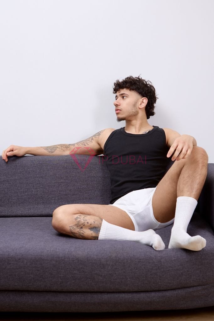Gabriel, 21, Latina, in Satwa, Dubai, from AED 2,100 an hour, speaks Spanish and Portuguese — photo 3 of 12
