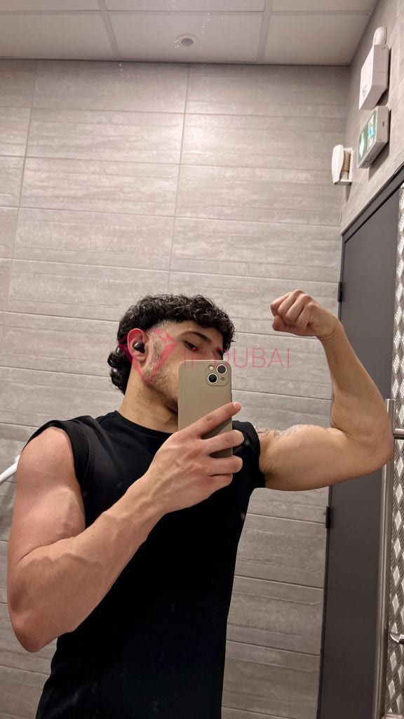 Gabriel, 21, Latina, in Satwa, Dubai, from AED 2,100 an hour, speaks Spanish and Portuguese — photo 7 of 12