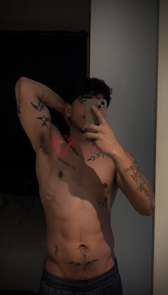 Gabriel, 21, Latina, in Satwa, Dubai, from AED 2,100 an hour, speaks Spanish and Portuguese — photo 9 of 12