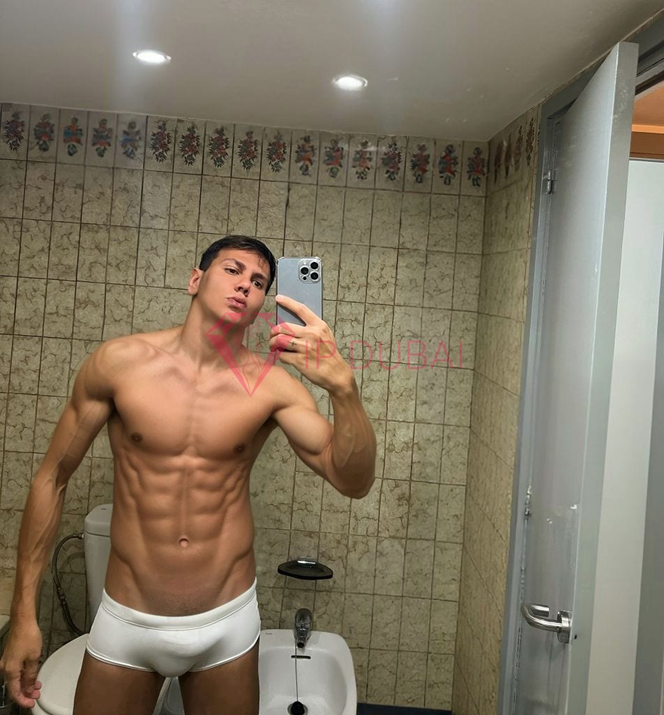 Pablo, 26, Latina, in Marina, Dubai, from AED 13,500 an hour, speaks Spanish and Portuguese — photo 5 of 12