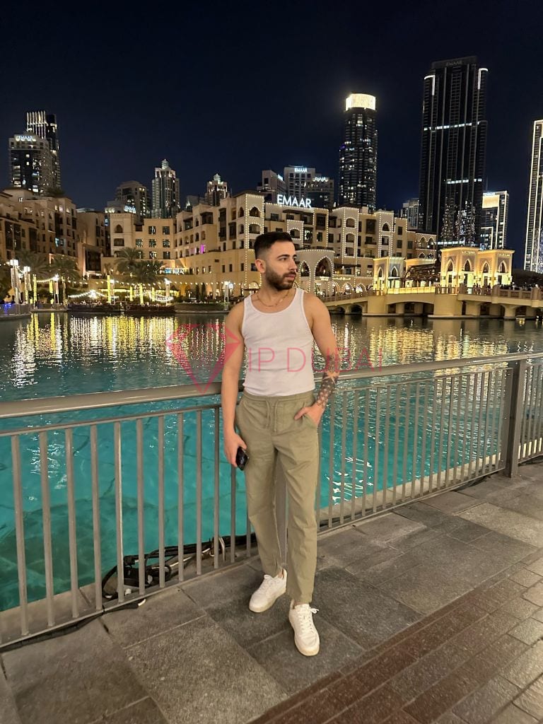 Liang, 25, Asian, in International City, Dubai, from AED 2,300 an hour, speaks Chinese and English — photo 16 of 18