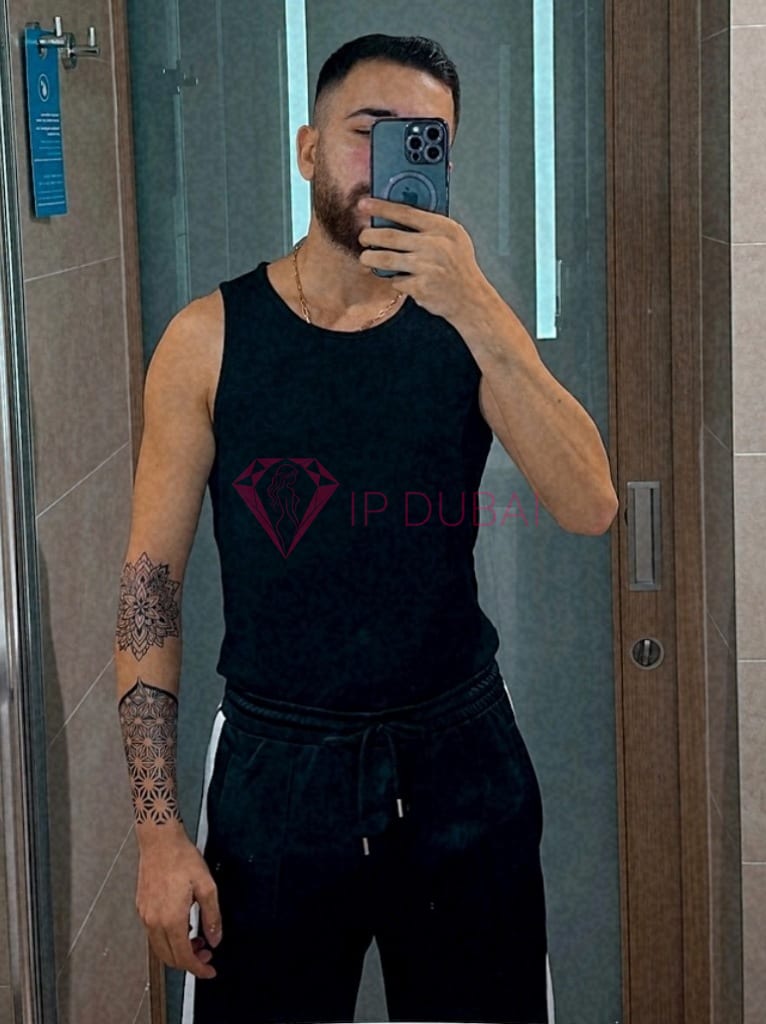 Liang, 25, Asian, in International City, Dubai, from AED 2,300 an hour, speaks Chinese and English — photo 18 of 18