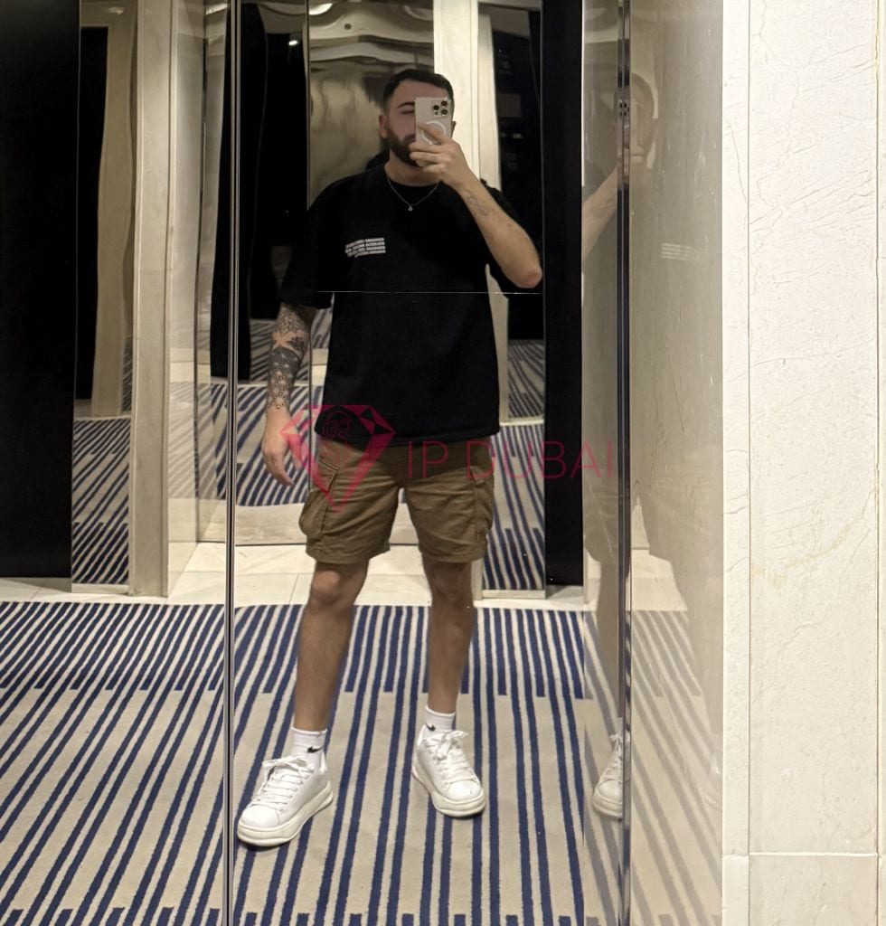 Liang, 25, Asian, in International City, Dubai, from AED 2,300 an hour, speaks Chinese and English — photo 7 of 18