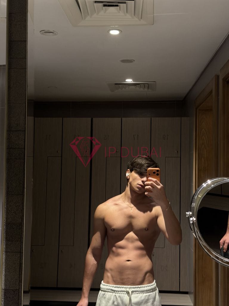 Andres, 19, Latina, in Al Jurf, Ajman, from AED 1,950 an hour, speaks Spanish and Portuguese — photo 11 of 31