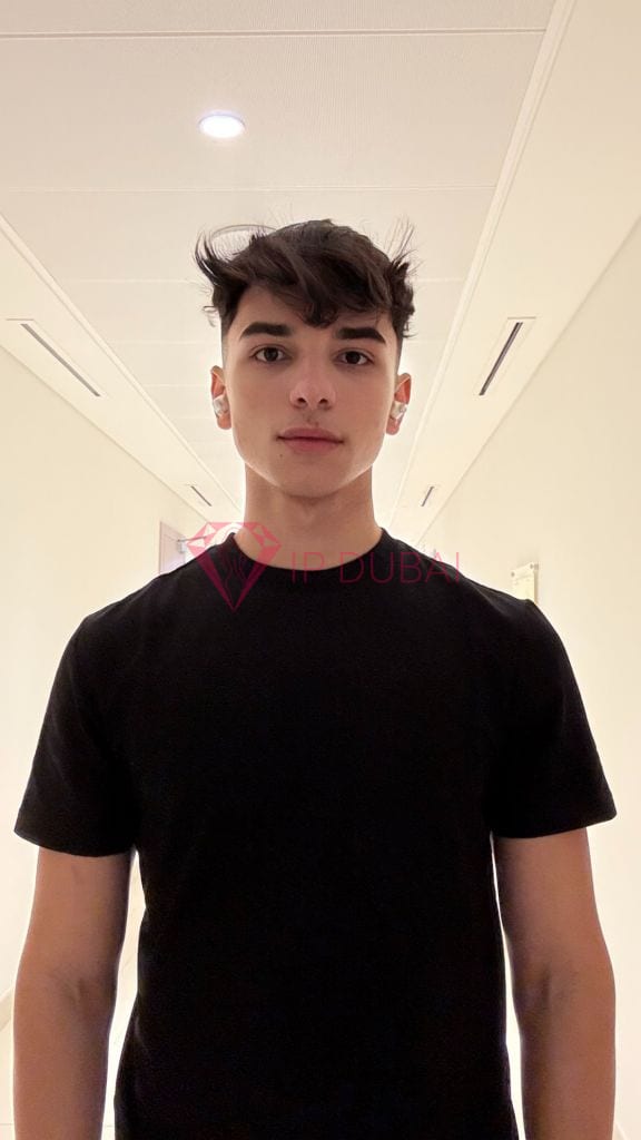 Andres, 19, Latina, in Al Jurf, Ajman, from AED 1,950 an hour, speaks Spanish and Portuguese — photo 17 of 31