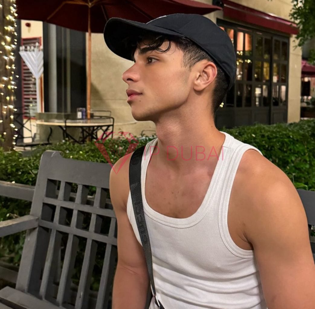 Andres, 19, Latina, in Al Jurf, Ajman, from AED 1,950 an hour, speaks Spanish and Portuguese — photo 23 of 31