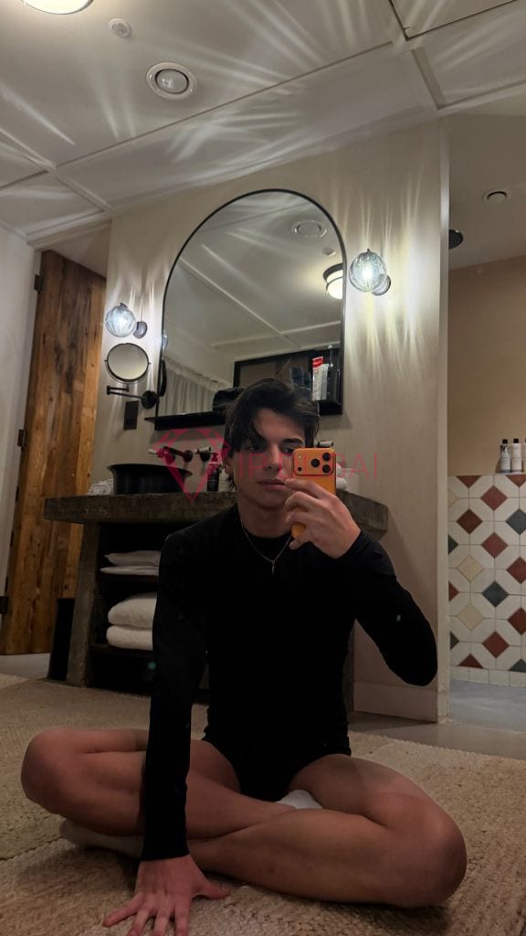 Andres, 19, Latina, in Al Jurf, Ajman, from AED 1,950 an hour, speaks Spanish and Portuguese — photo 9 of 31