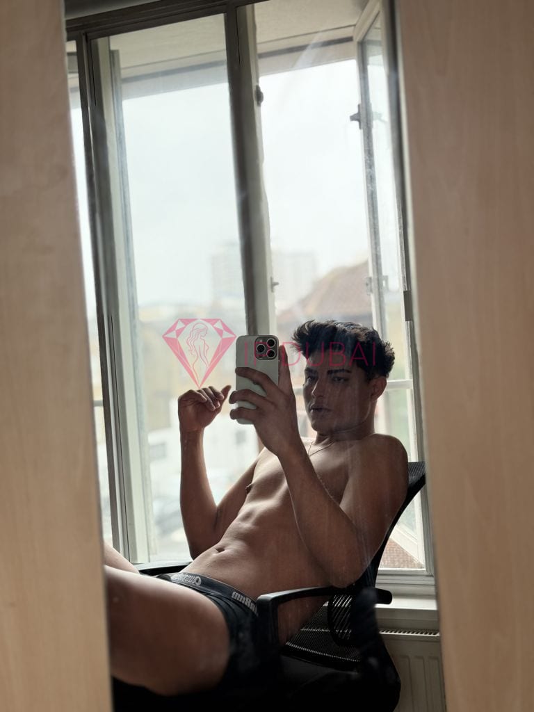 Leandro, 22, Latina, in Al Nahda Dubai, Dubai, from AED 1,950 an hour, speaks Spanish and Portuguese — photo 3 of 19