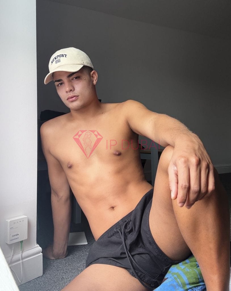 Leandro, 22, Latina, in Al Nahda Dubai, Dubai, from AED 1,950 an hour, speaks Spanish and Portuguese — photo 7 of 19