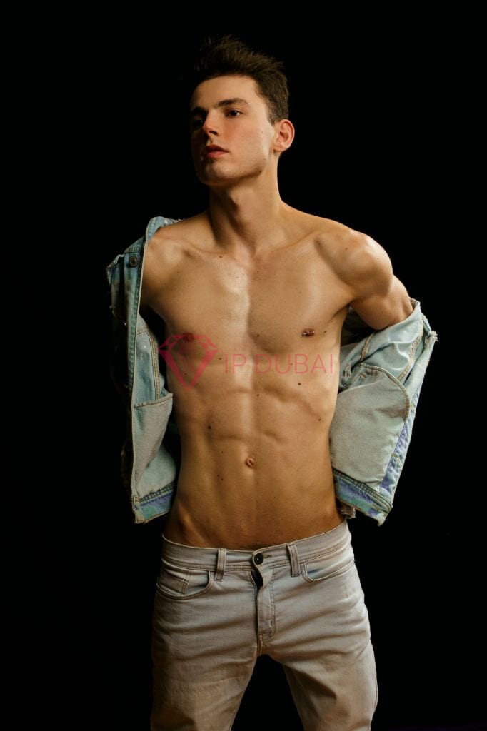 Oliver, 25, European, in DIFC, Dubai, from AED 2,350 an hour, speaks English and French — photo 8 of 15