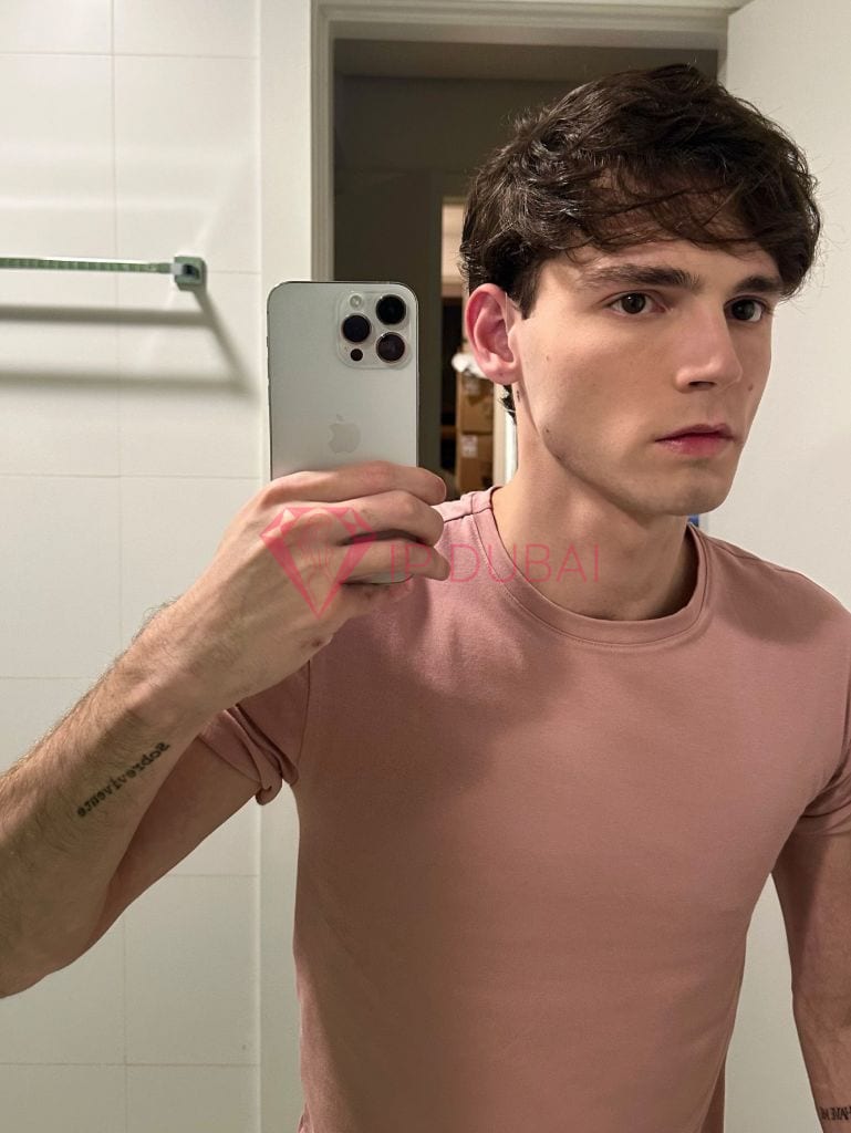 Oliver, 25, European, in DIFC, Dubai, from AED 2,350 an hour, speaks English and French — photo 9 of 15