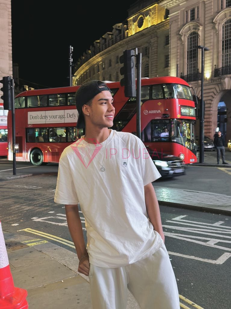 Gabriel, 19, Latina, in Al Mushrif, Abu Dhabi, from AED 2,750 an hour, speaks Spanish and Portuguese — photo 8 of 11