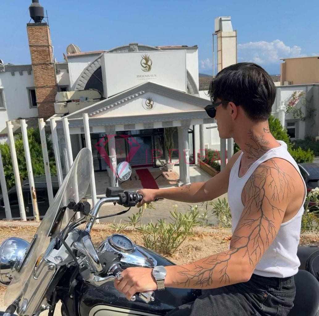 Enzo, 22, Latina, in Muwaileh, Sharjah, from AED 9,900 an hour, speaks Spanish and Portuguese — photo 14 of 16