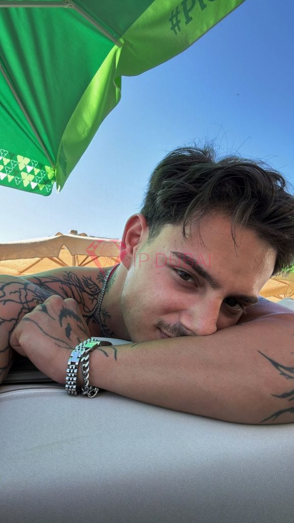 Enzo, 22, Latina, in Muwaileh, Sharjah, from AED 9,900 an hour, speaks Spanish and Portuguese — photo 16 of 16