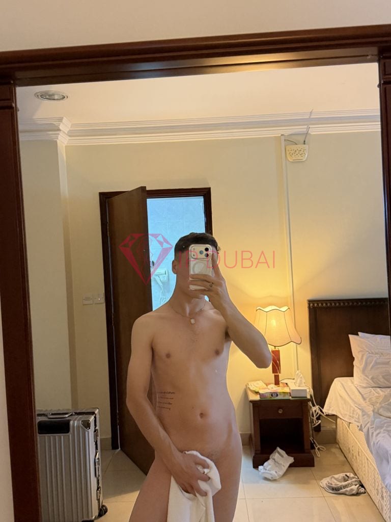 Andres, 22, Latina, in Silicon Oasis, Dubai, from AED 1,850 an hour, speaks Spanish and Portuguese — photo 5 of 7