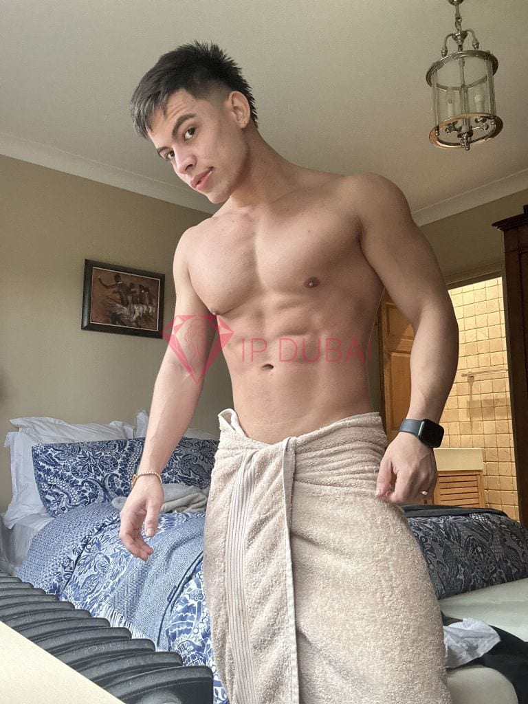 Thiago, 20, Latina, in JVC, Dubai, from AED 2,950 an hour, speaks Spanish and Portuguese — photo 10 of 31